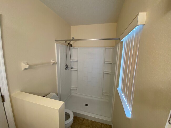 Building Photo - 836 Colville Dr
