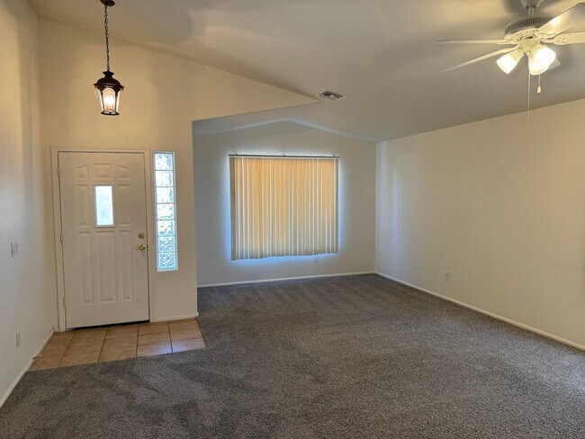 Building Photo - Beautiful Home for Rent in Goodyear!