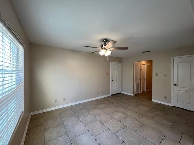 Building Photo - 2720 Camelot Dr