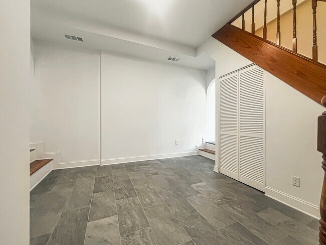 Building Photo - 1424 3rd St NW