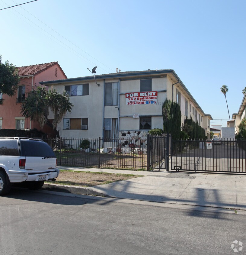 Primary Photo - 1203-1207 N Ardmore Ave