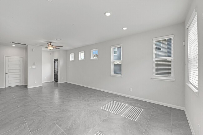 Foto del edificio - 1528 Lakeline Oak Dr