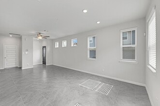 Building Photo - 1528 Lakeline Oak Dr