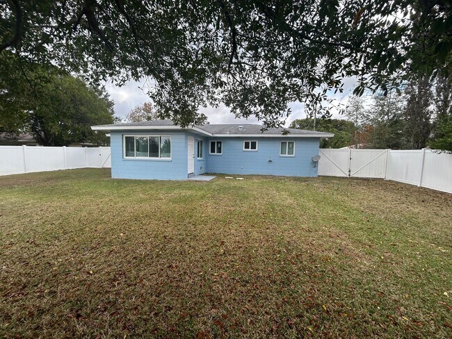 Foto del edificio - 21570 SW Raintree St