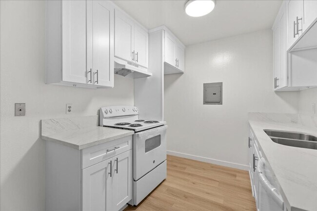 Building Photo - Hermosa Beach 1 bed 1 bath Full Renovated ...