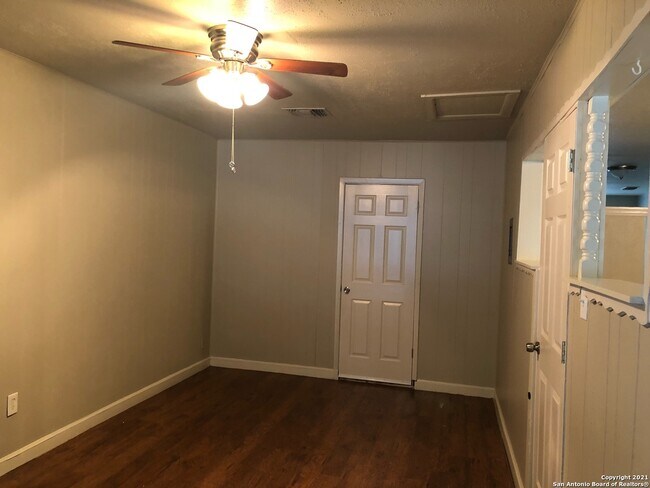 Foto del edificio - 8614 Ludtke Ave