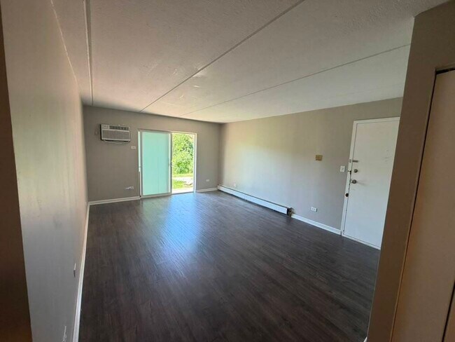 Foto del edificio - 281 Shorewood Dr