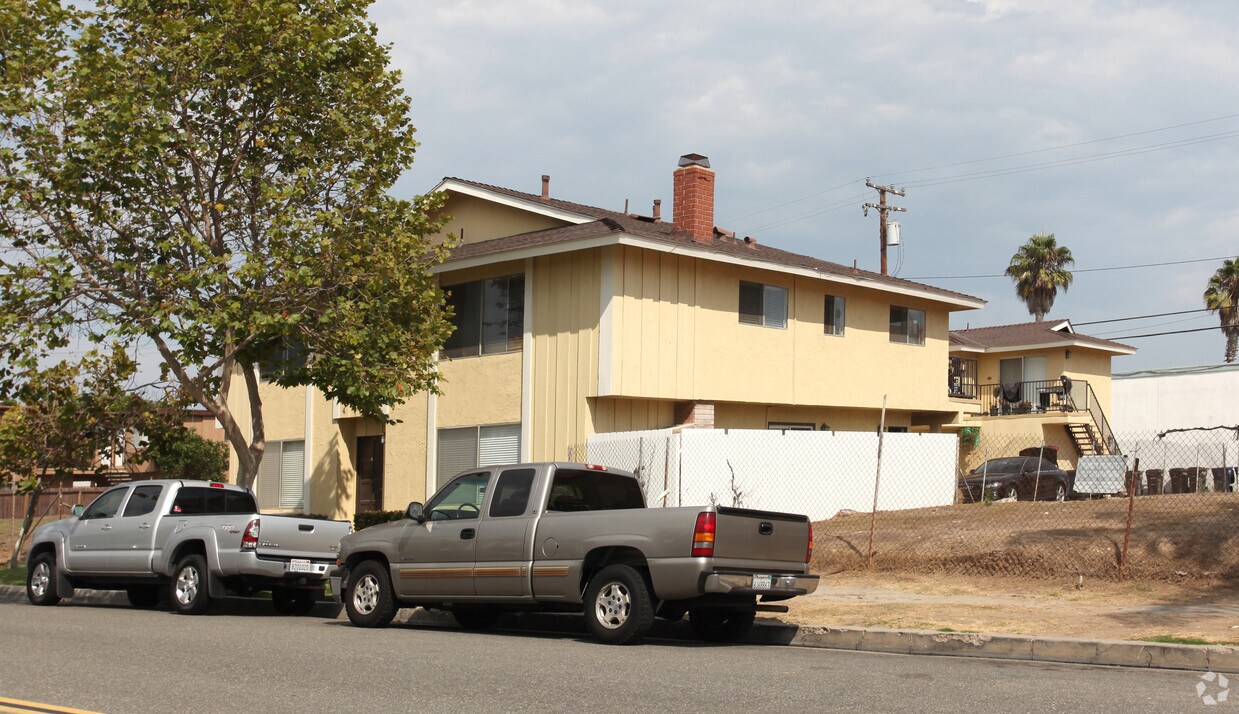 Primary Photo - 419 20th St