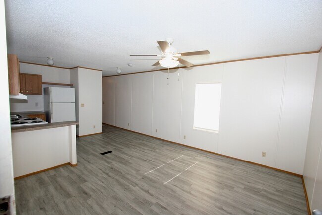 Foto del edificio - 24455 Clennie Needham Rd
