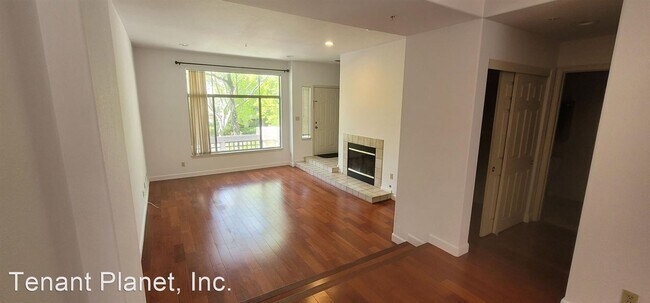 Building Photo - 3 br, 2.5 bath House - 439 Camille Cir #16
