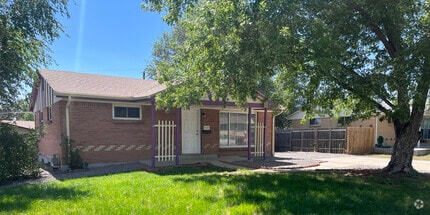 Building Photo - 9160 Cypress Dr