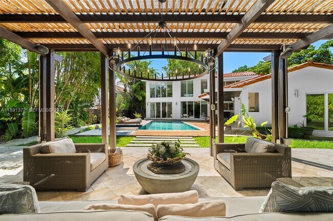 Foto del edificio - 575 Bay Point Rd