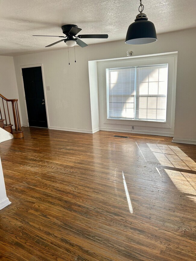Building Photo - 402 Sylvan Terrace