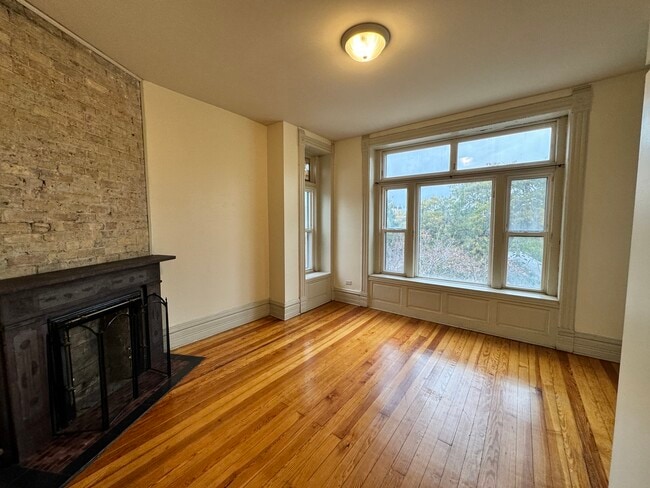 Building Photo - 1437 W Ohio St