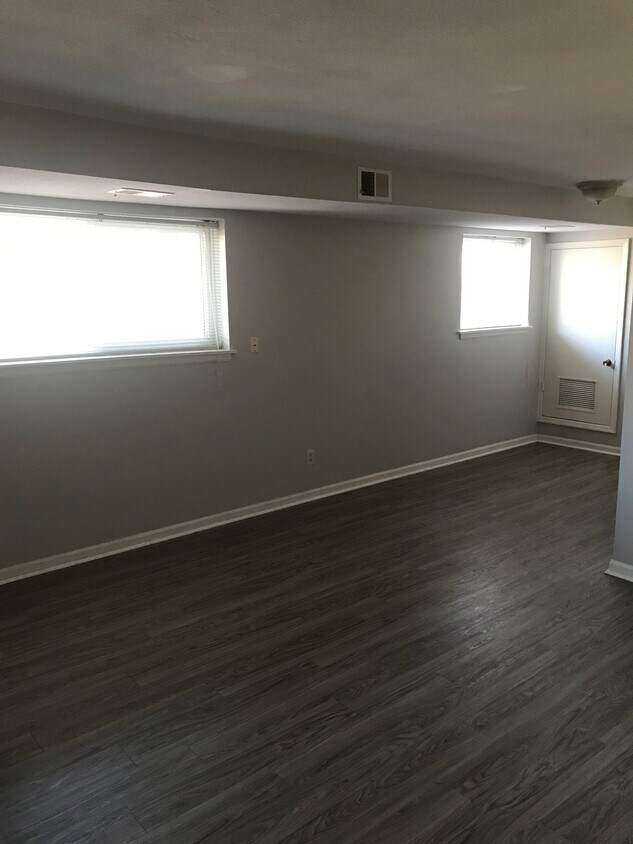 12225 North Woodcrest Drive Unit 107, Dunlap, IL 61525 Apartment for