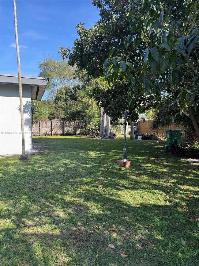 Foto del edificio - 480 NE 127th St