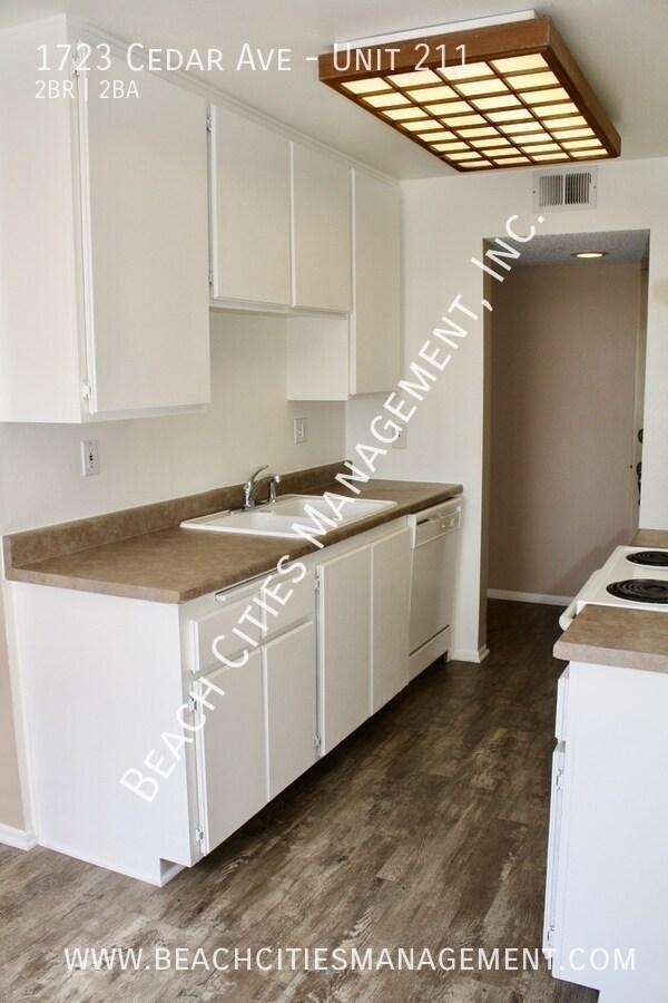 Building Photo - 1723 Cedar Ave