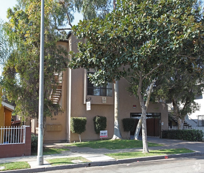 Building Photo - 2315 Earl Ave
