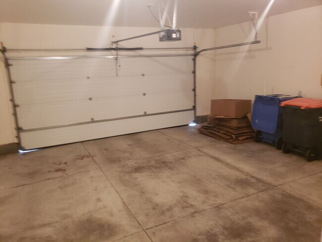 Building Photo - TownHome in NorthWest Twin Falls