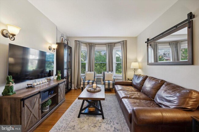 Foto del edificio - 1039 Rees Ave