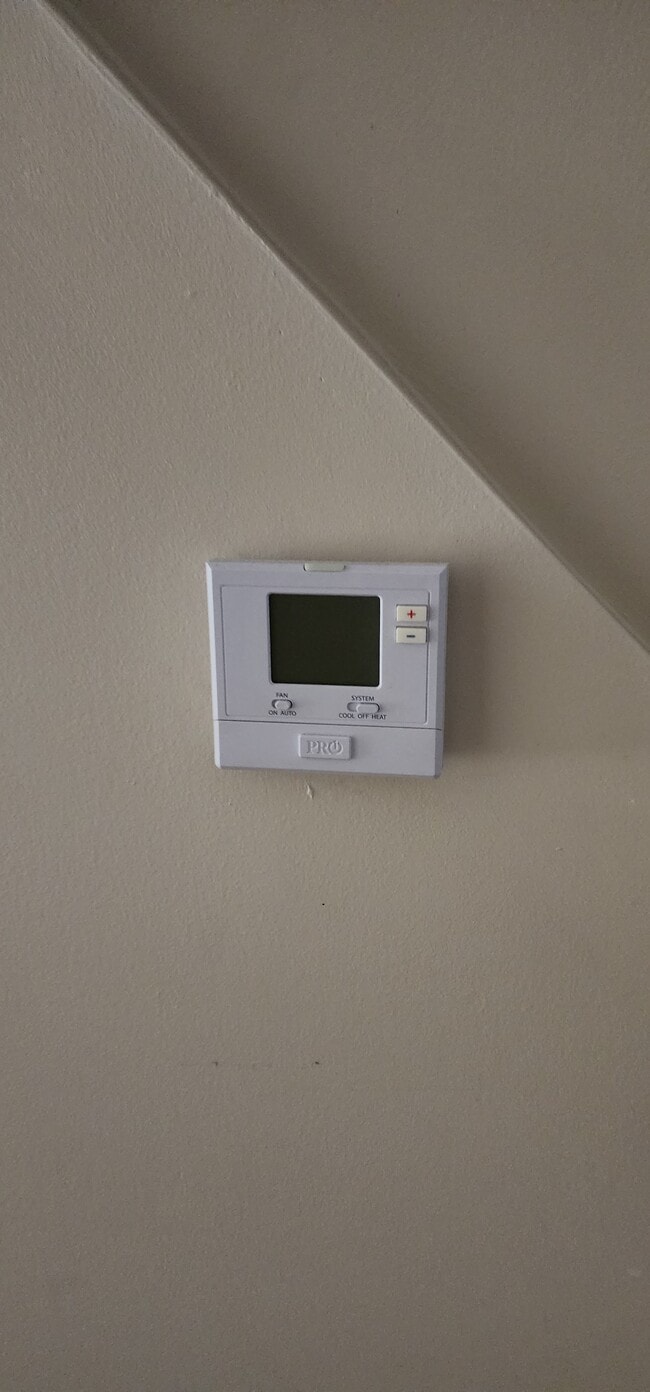 Building Photo - 639 Clinton St