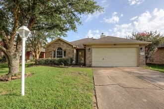 Building Photo - 22915 Sebastian Dr