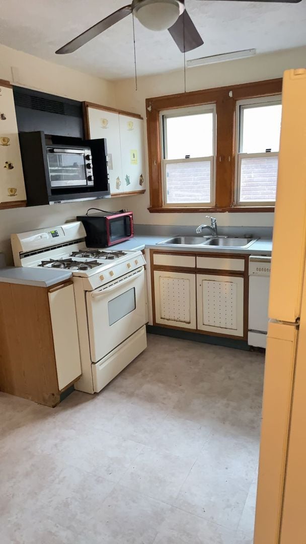 Building Photo - 704-706 Cypress Ave