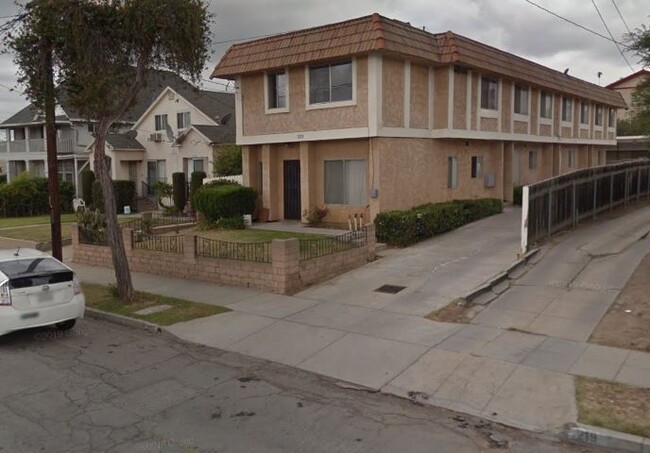 Building Photo - 223 S Moore Ave
