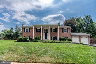 Building Photo - 402 Holloway Ct NE