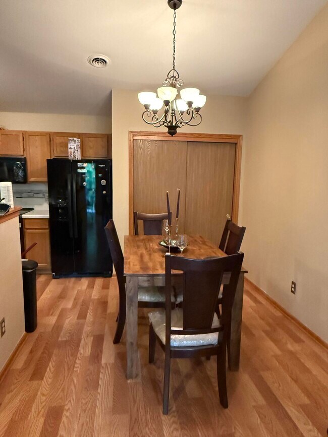 Foto del edificio - 6205 S Creekside Dr
