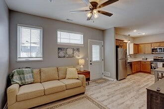Building Photo - 112 Willow Cascades Trl