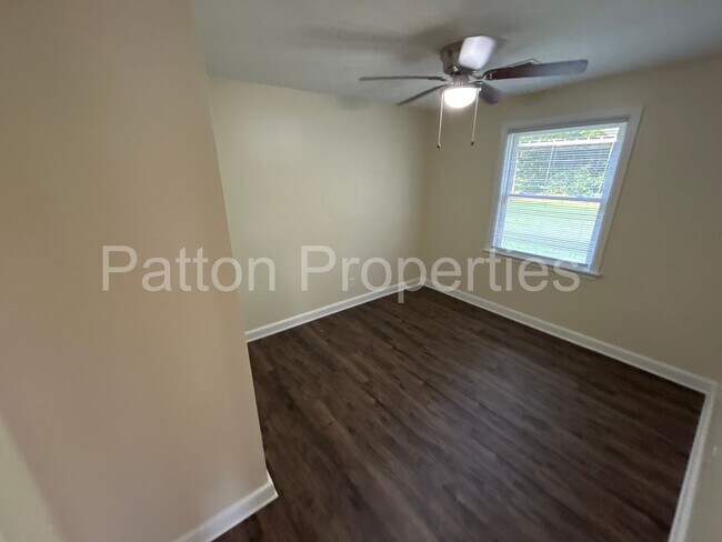 Building Photo - 999 Seminole Dr