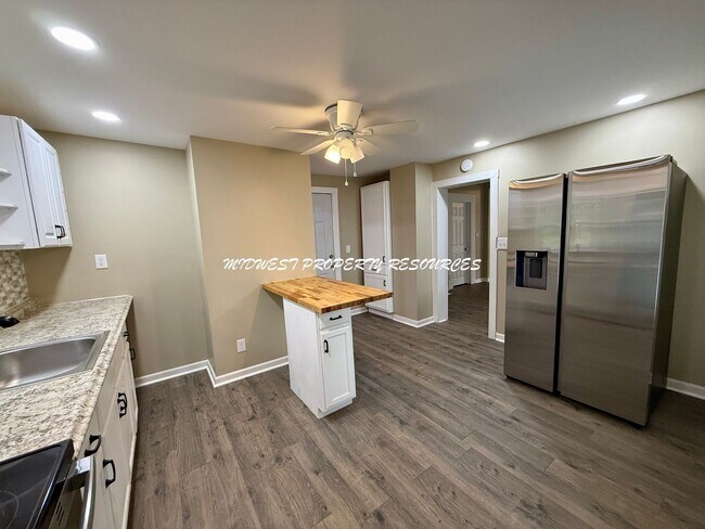 Building Photo - Charming 2 Bedroom, 1 Bath Bungalow in Dow...