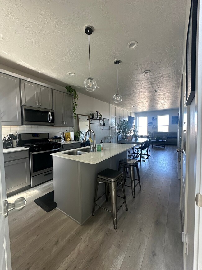 Foto del edificio - 5781 W Lake Ave