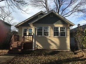 Building Photo - 1093 25th Ave SE