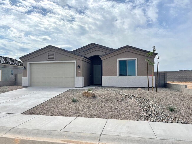 Building Photo - Beautiful 3 Bedroom Home in Kingman Crossing!