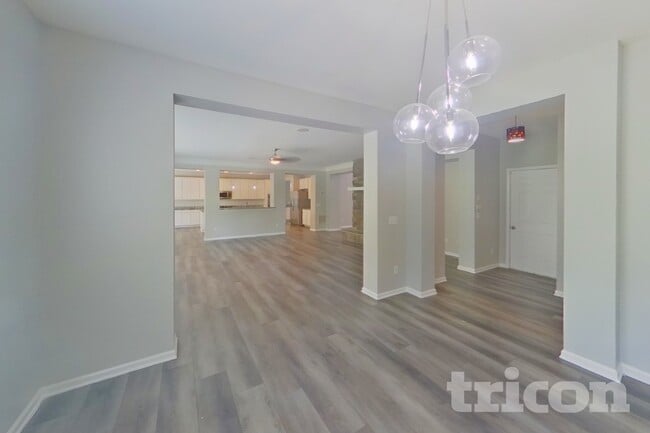Building Photo - 7457 Mistydawn Dr