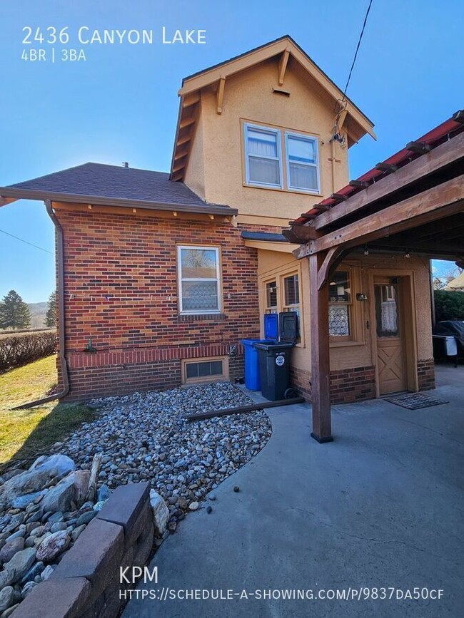 Foto del edificio - 2436 Canyon Lake Dr