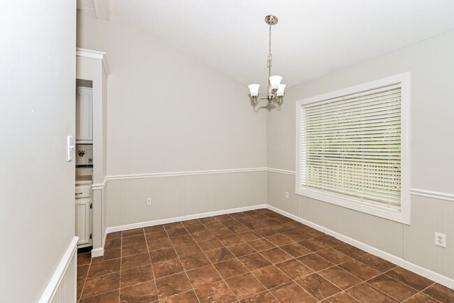 Building Photo - 252 Sandalwood Dr