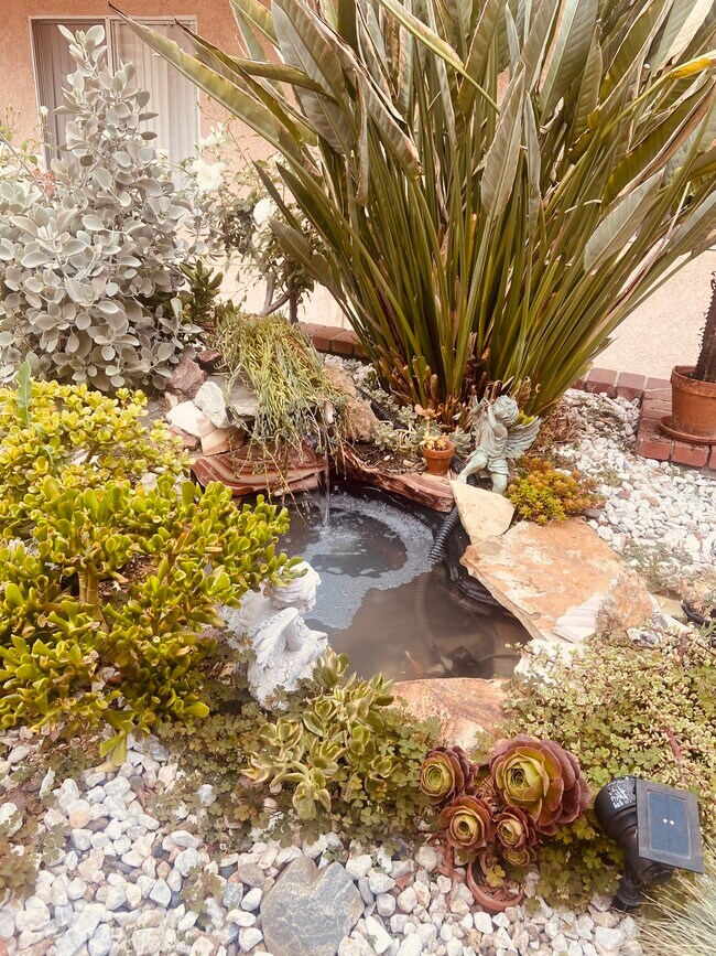 Building Photo - 415 S Verdugo Dr