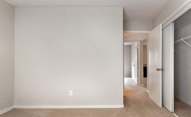 Building Photo - 2 bedroom in Sugar Land TX 77479