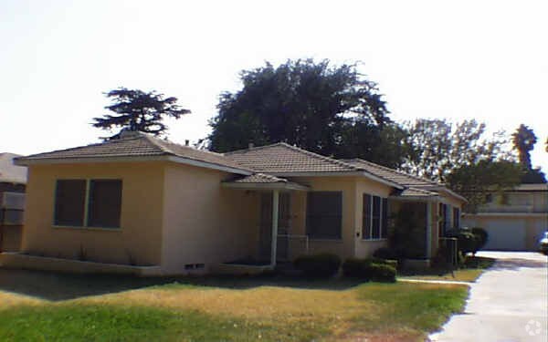 Foto del edificio - 2402-2410 N E St