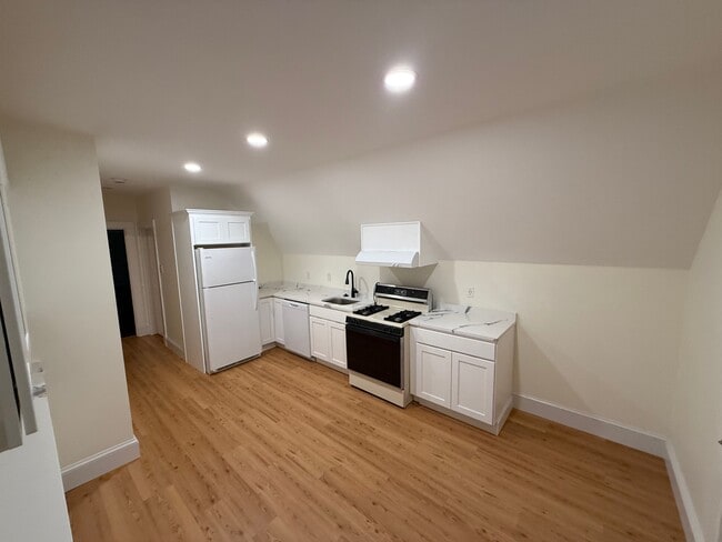 Building Photo - 44 Nesbit Avenue