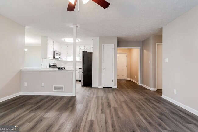 Foto del edificio - 5503 Springwood Ln