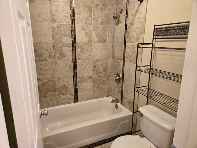Building Photo - 2325 S Linden Ct