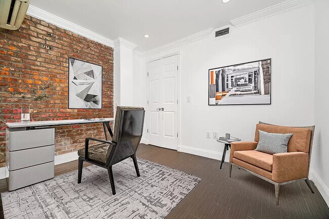 Foto del edificio - 326 E 4th St