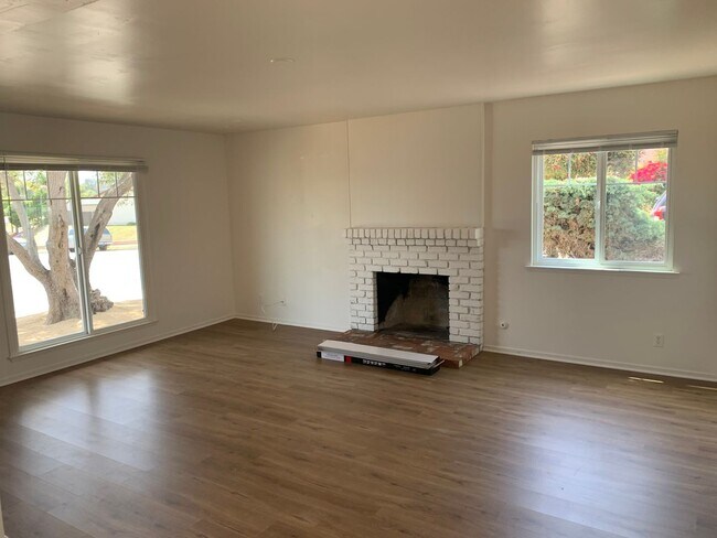 Foto del edificio - Ellwood Beach 4 Bedroom Home
