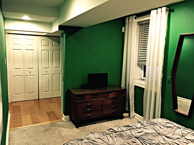 Master Bedroom 2 (wall color is now cream) - 551 W Roscoe St