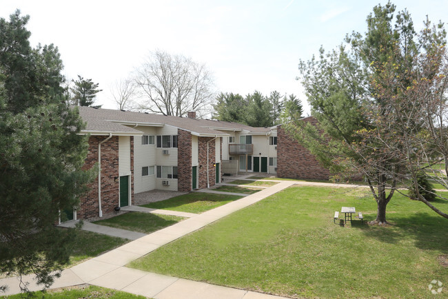 Building Photo - Evergreen Apartments