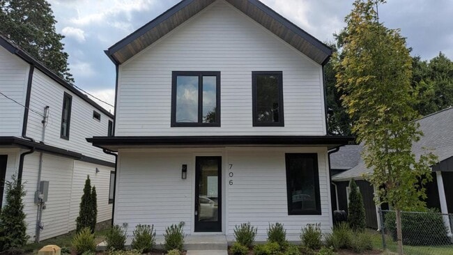 Photo - 706 Stockell St House